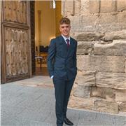 Se imparten clases para alumnos de Primaria y Eso